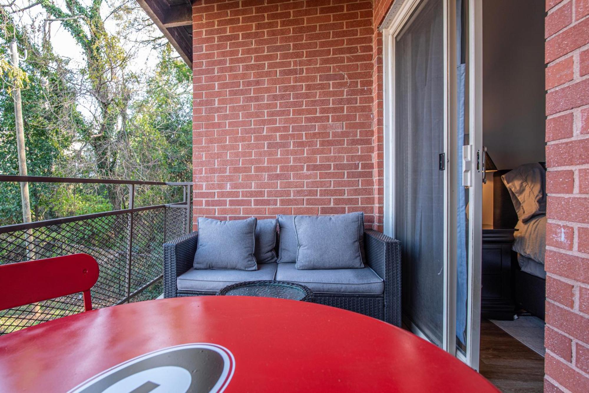 Classic City Getaway - 1 Mile Walk To Sanford Stadium! 아테네 외부 사진
